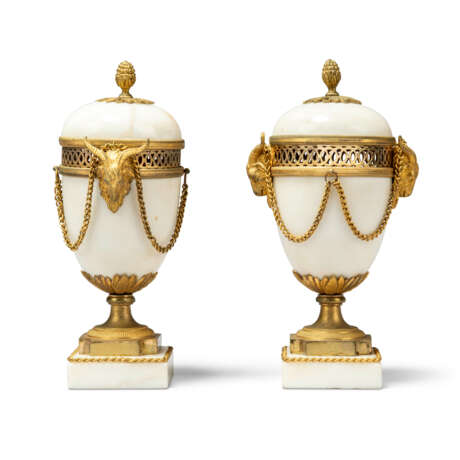 A PAIR OF LATE LOUIS XVI ORMOLU-MOUNTED WHITE MARBLE BRULE-PARFUMS - фото 5