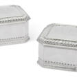 A PAIR OF WILLIAM AND MARY SILVER TOILET BOXES - Archives des enchères