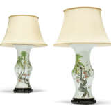 TWO PAIRS OF CHINESE-STYLE PORCELAIN VASES MOUNTED AS LAMPS - Foto 2