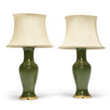 TWO PAIRS OF CHINESE-STYLE PORCELAIN VASES MOUNTED AS LAMPS - фото 4