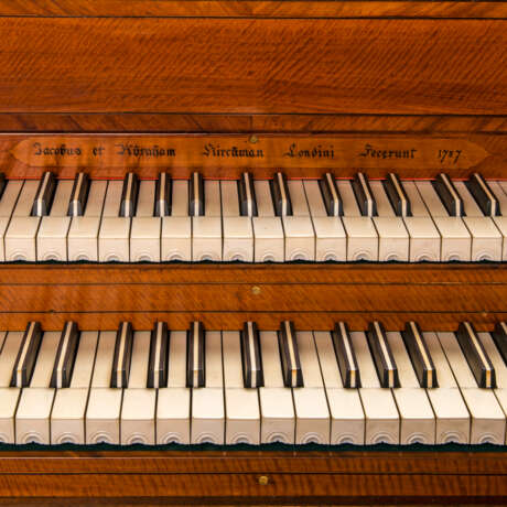 A GEORGE III TWO-MANUAL MAHOGANY, FEATHERBANDED AND SATINWOOD HARPSICHORD - фото 2