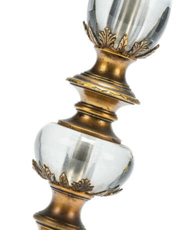 A REGENCY GILT-BRONZE AND CREAM-PAINTED TWO-HANDLED OVIFORM TEA URN - photo 6