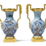 A PAIR OF LOUIS XVI ORMOLU-MOUNTED CHINESE UNDERGLAZE BLUE AND COPPER-RED PORCELAIN VASES - фото 3