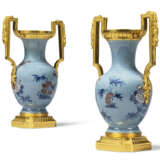 A PAIR OF LOUIS XVI ORMOLU-MOUNTED CHINESE UNDERGLAZE BLUE AND COPPER-RED PORCELAIN VASES - фото 5
