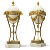 A PAIR OF LOUIS XVI-STYLE ORMOLU, WHITE MARBLE AND OSTRICH EGG BRULE-PARFUMS - фото 4