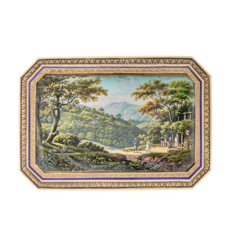 A FRENCH GOLD-MOUNTED SNUFF-BOX SET WITH A MINIATURE - фото 2