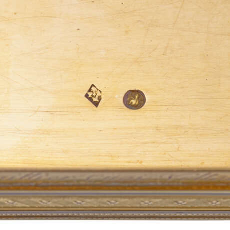 A FRENCH GOLD-MOUNTED SNUFF-BOX SET WITH A MINIATURE - Foto 3