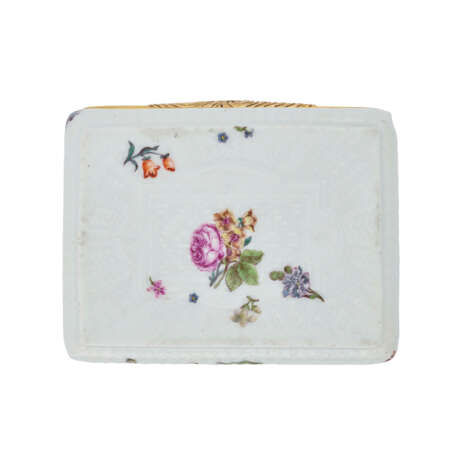 A GOLD-MOUNTED MEISSEN SNUFF-BOX - photo 3
