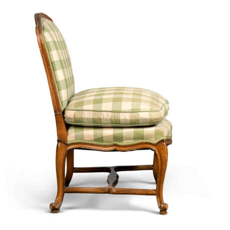 A PAIR OF LOUIS XV-STYLE WALNUT LOW CHAIRS - фото 3