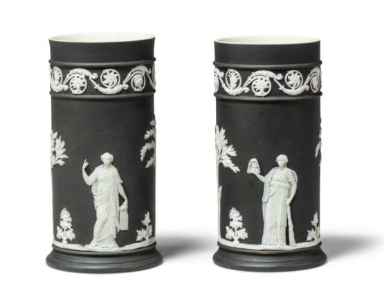 A PAIR OF WEDGWOOD BLACK JASPERWARE SPILL-VASES AND TWO PAIRS OF PARIS PORCELAIN SPILL-VASES - photo 4