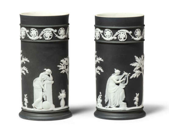 A PAIR OF WEDGWOOD BLACK JASPERWARE SPILL-VASES AND TWO PAIRS OF PARIS PORCELAIN SPILL-VASES - фото 7