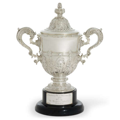 A GEORGE V SILVER CUP AND COVER - Foto 1