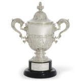 A GEORGE V SILVER CUP AND COVER - фото 1