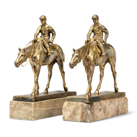 A PAIR OF GILT-ELECTROTYPE EQUESTRIAN GROUPS OF JOCKEYS AND RACEHORSES - фото 6
