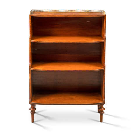 A GEORGE III-STYLE SATINBIRCH, MAHOGANY AND KINGWOOD-BANDED WATERFALL BOOKCASE - Foto 2