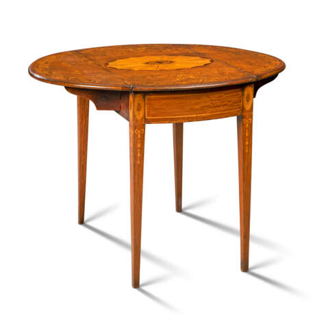 AN ENGLISH SATINWOOD, YEW, HOLLY AND MARQUETRY PEMBROKE TABLE - photo 3