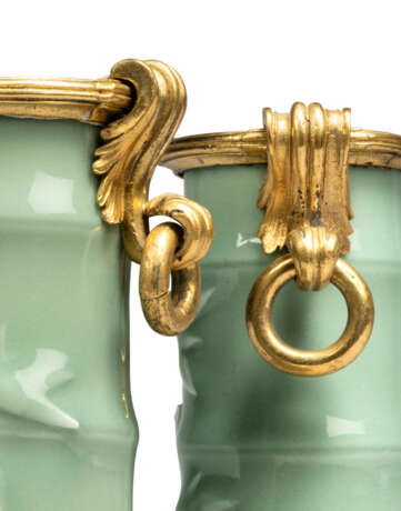 A PAIR OF LOUIS XV ORMOLU-MOUNTED CHINESE UNDERGLAZE COPPER-RED AND CELADON-GLAZED VASES - фото 5