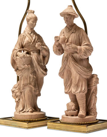 A PAIR OF TERRACOTTA FIGURES, NOW FORMING LAMPS - photo 2