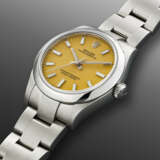 ROLEX, STAINLESS STEEL 'OYSTER PERPETUAL' WITH YELLOW DIAL, REF. 277200 - Foto 2
