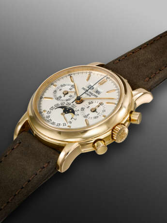 PATEK PHILIPPE, PINK GOLD PERPETUAL CALENDAR CHRONOGRAPH AND MOON PHASES, REF. 3970E - photo 2