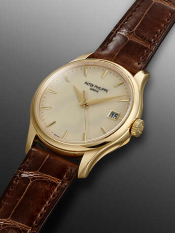 PATEK PHILIPPE, YELLOW GOLD 'CALATRAVA', REF. 5227J-001 - photo 2