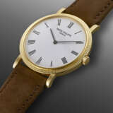 PATEK PHILIPPE, YELLOW GOLD CALATRAVA 'CLOU DE PARIS', REF. 3992 - Foto 2