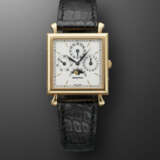 AUDEMARS PIGUET, YELLOW GOLD PERPETUAL CALENDAR AND MOON PHASES SQUARE SHAPED WRISTWATCH, REF. 25749 - Foto 1