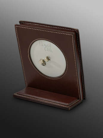 AUDEMARS PIGUET, STAINLESS STEEL AND LEATHER 'ROYAL OAK' DESK CLOCK - фото 3