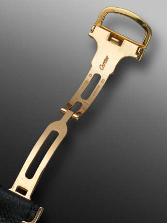 CARTIER, YELLOW GOLD JUMP HOUR 'TANK A VIS', REF. W1534451 - фото 4