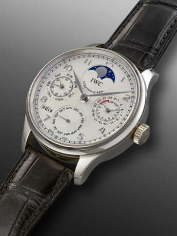 IWC, LIMITED EDITION PLATINUM PORTUGUESE PERPETUAL CALENDAR, REF. 5023-05, NB. 012/250 - Foto 2