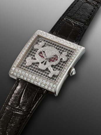 CORUM, LIMITED EDITION WHITE GOLD AND DIAMONDS 'BUCKINGHAM JOLLY ROGER', REF. 157.201.09, NB. 1/10 - Foto 2