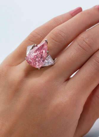 THE FORTUNE PINK
SENSATIONAL COLOURED DIAMOND AND DIAMOND RING - photo 17