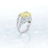 BULGARI COLOURED DIAMOND AND DIAMOND `TROMBINO` RING - фото 7