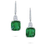 IMPORTANT EMERALD AND DIAMOND EARRINGS - фото 1