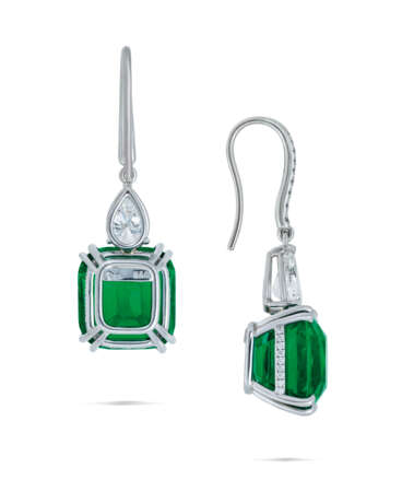 IMPORTANT EMERALD AND DIAMOND EARRINGS - Foto 3