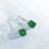 IMPORTANT EMERALD AND DIAMOND EARRINGS - photo 4