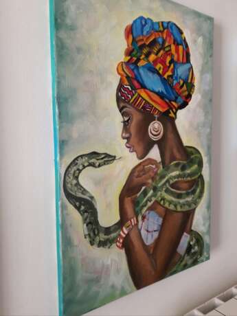 Африканская женщина и змея Холст на подрамнике Масляные краски Реализм Бытовой жанр Португалия 2022 г. - фото 2