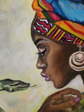 Африканская женщина и змея Холст на подрамнике Масляные краски Реализм Бытовой жанр Португалия 2022 г. - фото 3