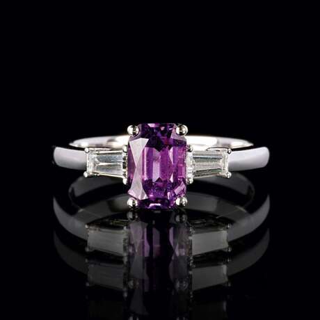 Natürlicher Pink-Purple Saphir Ring mit Diamanten. - фото 1