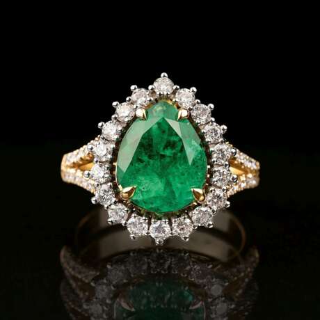 Vivid Green Smaragd-Ring mit Brillanten. - Foto 1