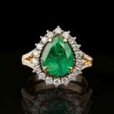 Vivid Green Smaragd-Ring mit Brillanten. - photo 1