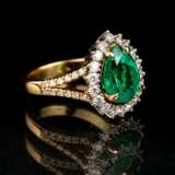 Vivid Green Smaragd-Ring mit Brillanten. - photo 2