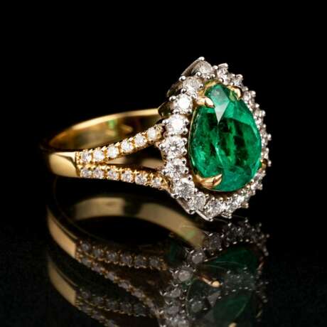 Vivid Green Smaragd-Ring mit Brillanten. - фото 2