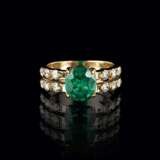 Farbintensiver Smaragd-Ring mit Brillanten. - photo 1