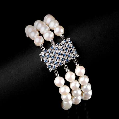 Perlen-Armband mit Saphir-Schließe. - photo 1