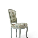 SUITE DE DOUZE CHAISES DE SALLE A MANGER DE STYLE LOUIS XV - Foto 7