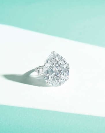 IMPRESSIVE DIAMOND RING, MOUNTED BY BOUCHERON - фото 2