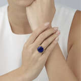 IMPORTANT TIFFANY & CO. SAPPHIRE AND DIAMOND RING - Foto 3