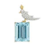 TIFFANY & CO. BY JEAN SCHLUMBERGER AQUAMARINE, DIAMOND AND COLOURED SAPPHIRE `BIRD ON A ROCK` BROOCH - Foto 1
