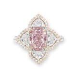 COLOURED DIAMOND AND DIAMOND RING - photo 1